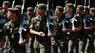 Soldados em desfile Cívico-Militar de 7 de setembro, em Belo Horizonte