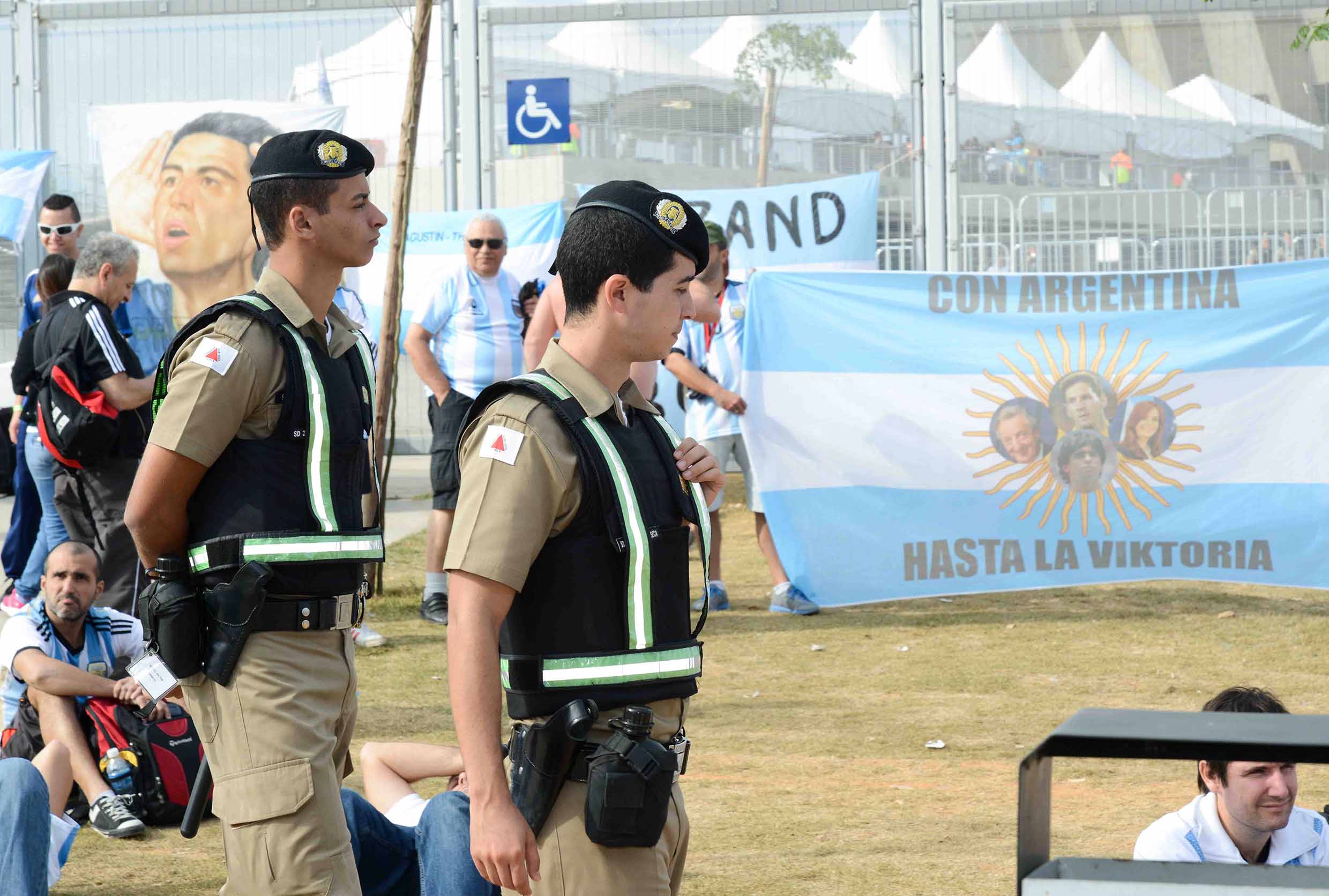 Mais de 12 mil policiais militares atuam em toda a cidade durante o período da Copa // Gil Leonardi/Imprensa MG