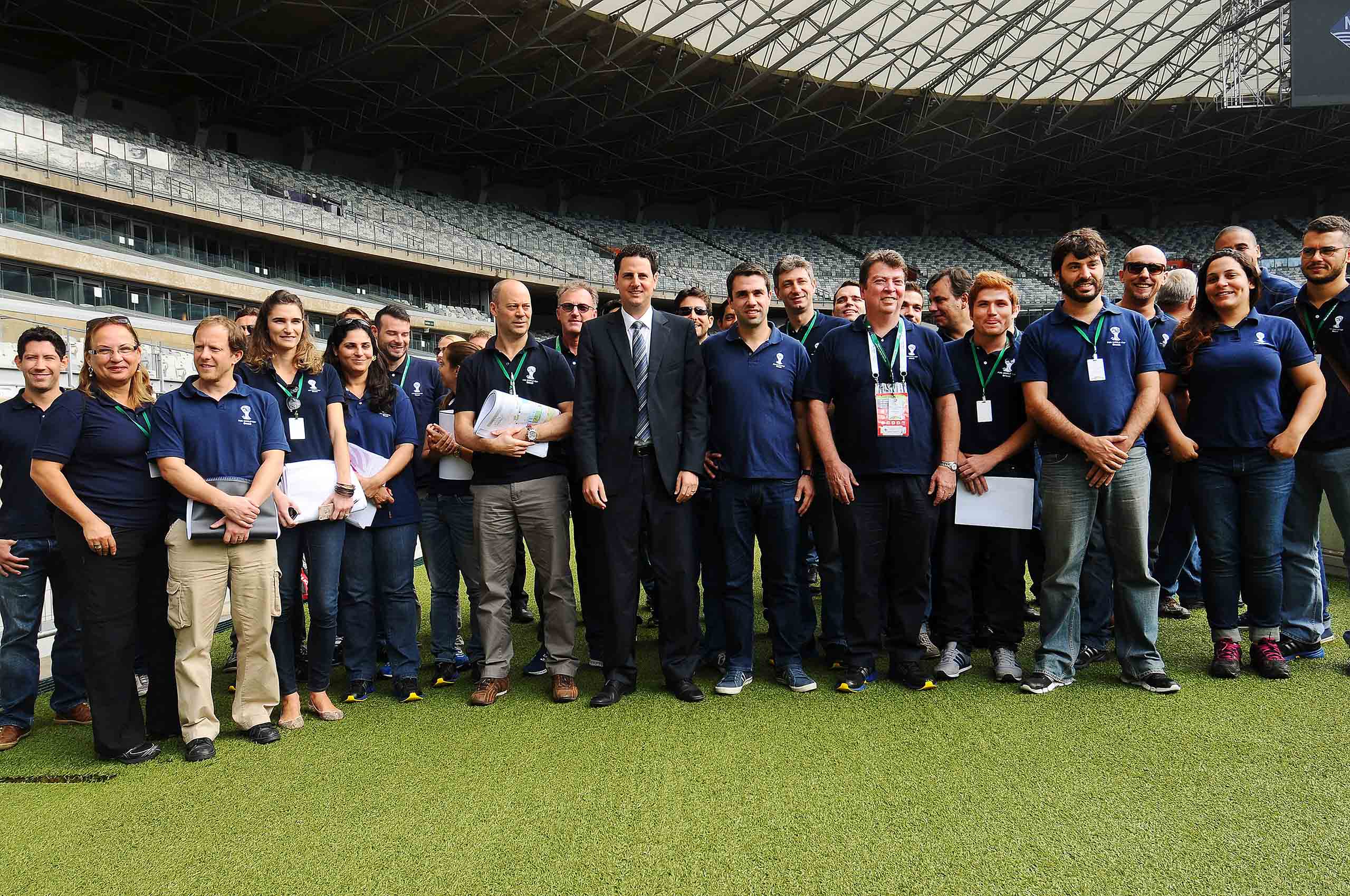 Secretário Tiago Lacerda acompanha cerca de 50 representantes da Fifa e do COL em visita ao estádio Mineirão // José Carlos Paiva/Imprensa MG