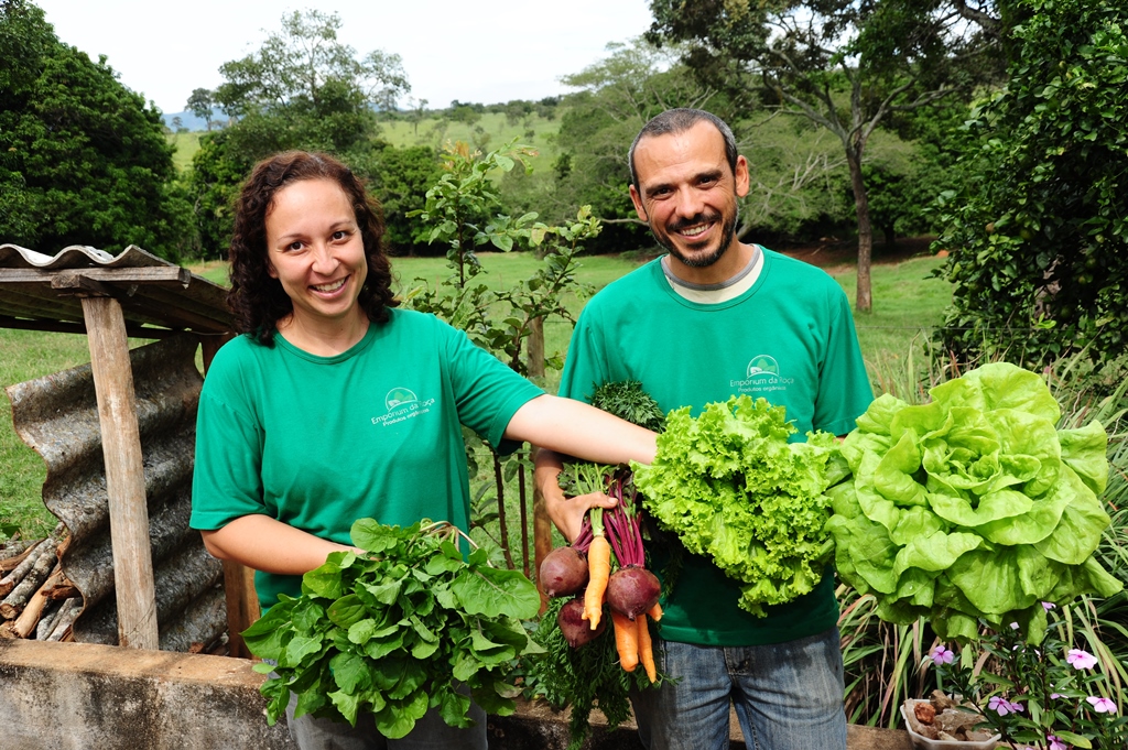 O casal cultiva mais de 15 espécies de hortaliças, além de milho, mandioca, morango, maracujá e banana // Alexandre Soares/Emater-MG